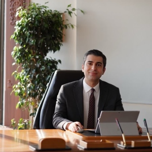وحید اقتصادی بهترین وکیل ملکی تهران