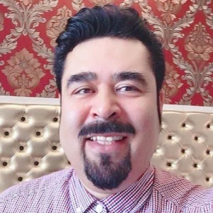 دکتر امین امینی زارع بهترین وکیل بین المللی در تهران