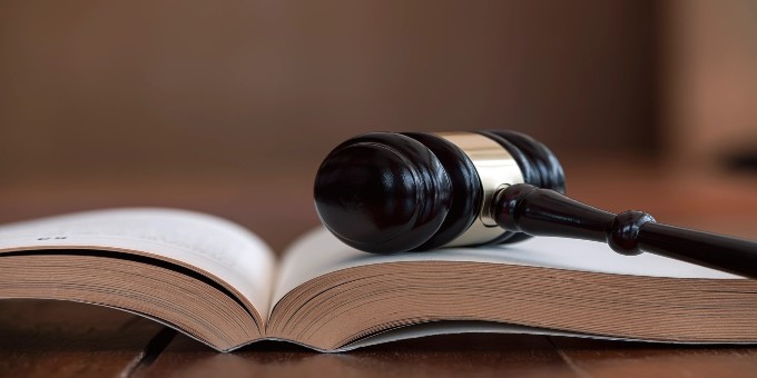 آدرس بهترین وکیل آذری