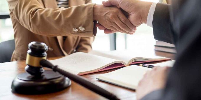 شماره تماس بهترین وکیل اکباتان