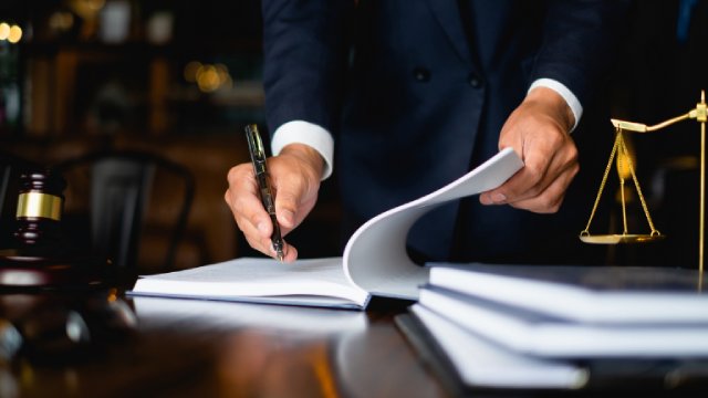 بهترین وکیل آبسرد