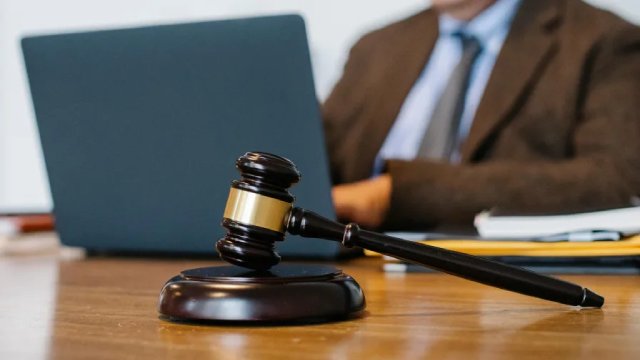 بهترین وکیل شریف آباد