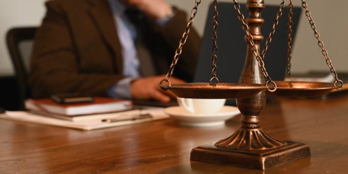 آدرس بهترین وکیل فشم